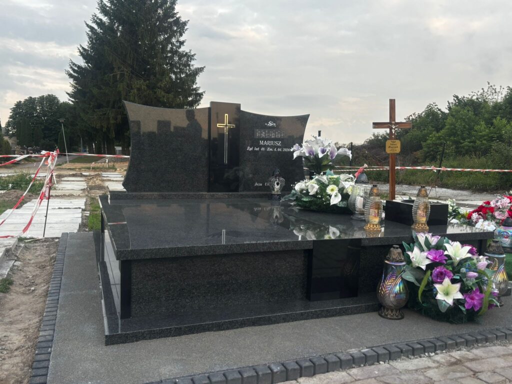 Podwójny nagrobek z granitu Impala